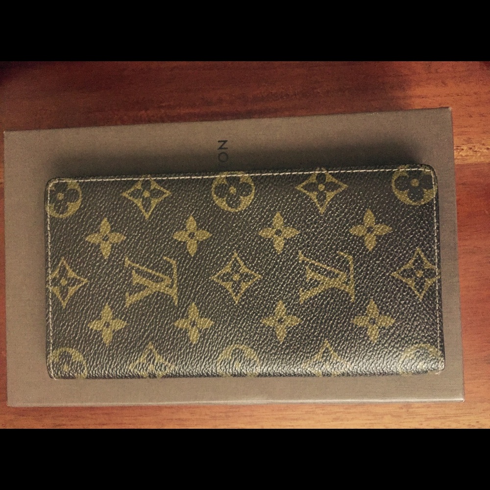 $SOLD$ Auth Louis Vuitton Wallet (DATECODE CT0921)
